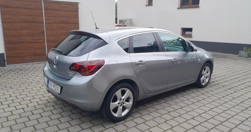 Opel Astra cena 26900 przebieg: 213000, rok produkcji 2010 z Sułkowice małe 301